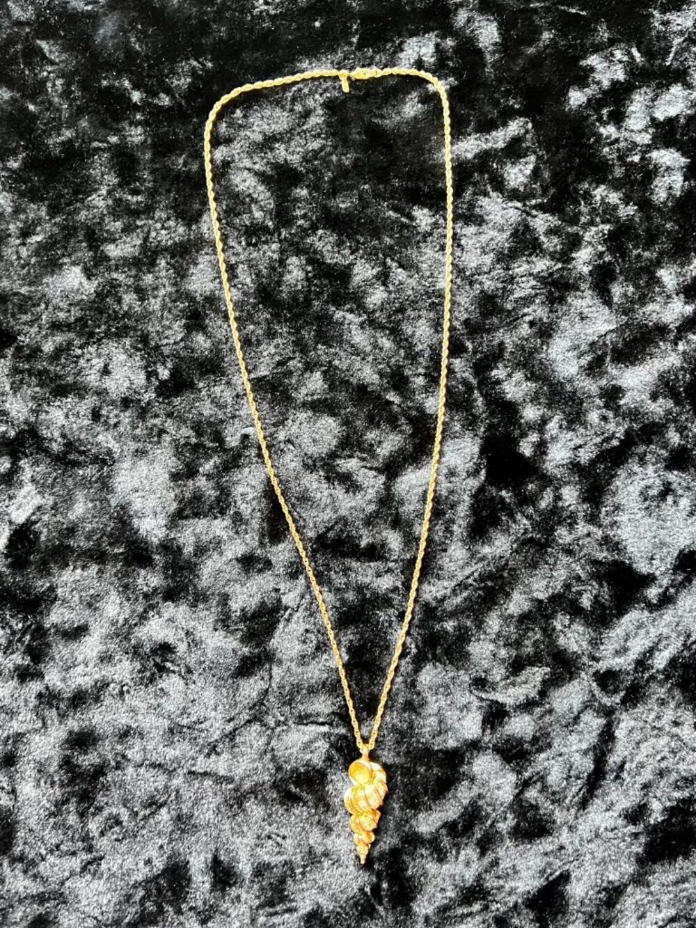 Vintage Monet Gold Tone Shell Pendant Necklace 24” Coastal Beach Mid Century - Picture 3 of 10